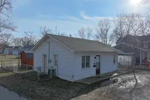 621 1/2 S Monticello St, Winamac, IN 46996 - Photo 3