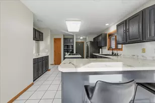 320 Kenbridge Ct, Valparaiso, IN 46385 - Photo 9