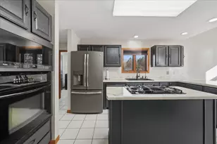 320 Kenbridge Ct, Valparaiso, IN 46385 - Photo 13