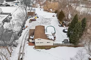 214 Woodlawn Ave, Chesterton, IN 46304 - Photo 1