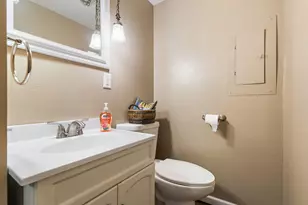 403 Sherman Dr, Valparaiso, IN 46385 - Photo 15