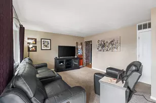 403 Sherman Dr, Valparaiso, IN 46385 - Photo 3