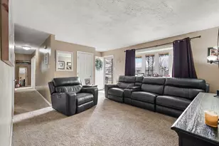 403 Sherman Dr, Valparaiso, IN 46385 - Photo 5