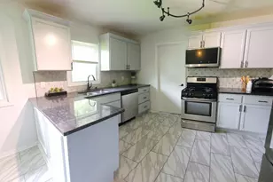 1142 W 72nd Ln, Merrillville, IN 46410 - Photo 5