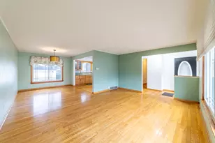 9133 Foliage Ln, Munster, IN 46321 - Photo 7