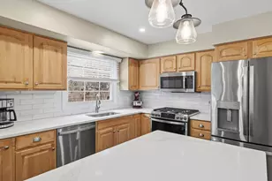 9000 Chestnut Ln, Munster, IN 46321 - Photo 3