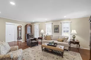 9000 Chestnut Ln, Munster, IN 46321 - Photo 7