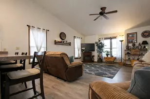 211 Whispering Blvd, La Porte, IN 46350 - Photo 5