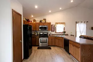 211 Whispering Blvd, La Porte, IN 46350 - Photo 9