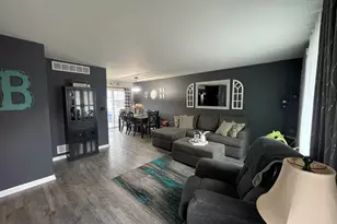 811 Henry Ct, Hobart, IN 46342 - Photo 3