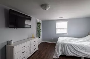 1226 S Ash St, Hobart, IN 46342 - Photo 9