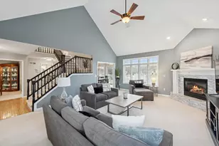 817 Mary Ellen Dr, Crown Point, IN 46307 - Photo 5