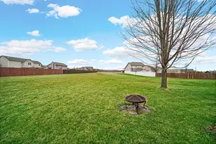 215 Talon Dr, Valparaiso, IN 46385 - Photo 5