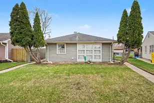 814 W Woodside Dr, Griffith, IN 46319 - Photo 1