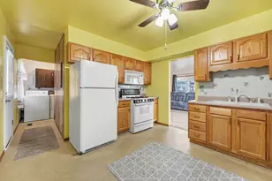 814 W Woodside Dr, Griffith, IN 46319 - Photo 5