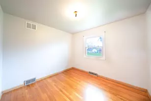 401 Michele Ave, Crown Point, IN 46307 - Photo 7