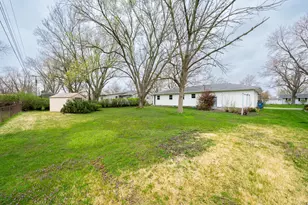 401 Michele Ave, Crown Point, IN 46307 - Photo 17