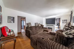 132 Hendricks St, Michigan City, IN 46360 - Photo 5