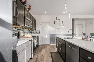 10560 Azalea Dr, Crown Point, IN 46307 - Photo 9