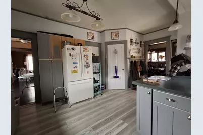 555 W Market Street, Nappanee, IN 46550 - Photo 9