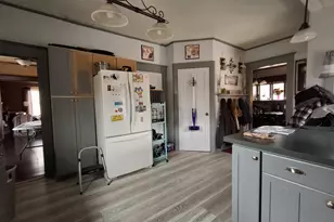 555 W Market St, Nappanee, IN 46550 - Photo 9