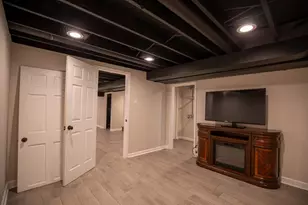 1060 N Vanderburg St, Gary, IN 46403 - Photo 27