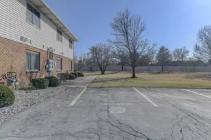 9902 Parkway Dr, Highland, IN 46322 - Photo 19