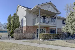 9902 Parkway Dr, Highland, IN 46322 - Photo 3