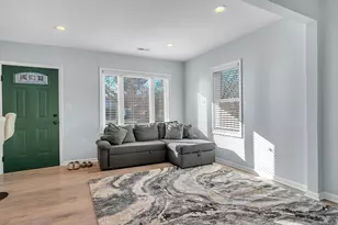 1735 S Fairbanks St, Griffith, IN 46319 - Photo 5