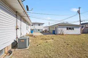 3048 Lois Pl, Highland, IN 46322 - Photo 15