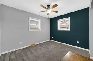 305 E Jackson St, Chesterton, IN 46304 - Photo 17