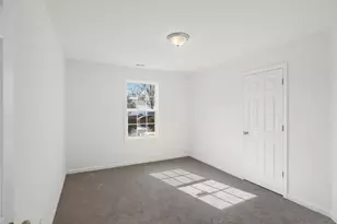 522 Oxford Rd, Kingsford Heights, IN 46346 - Photo 21