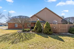 911 Westminster Ln, Munster, IN 46321 - Photo 3