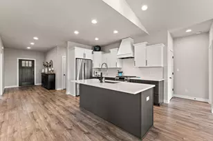 1651 Frst Rdg Dr, Valparaiso, IN 46385 - Photo 11