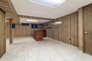 410 W 52nd Pl, Merrillville, IN 46410 - Photo 25