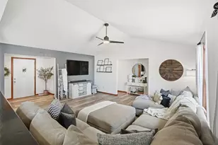 414 17th St SE, Demotte, IN 46310 - Photo 5