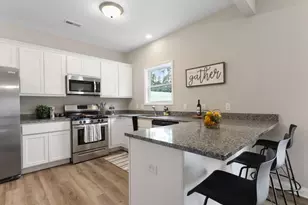 915 Paula Ct, Hobart, IN 46342 - Photo 7