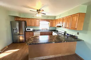 3863 Kingsway Dr, Crown Point, IN 46307 - Photo 9