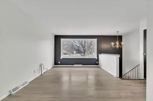 215 Glencove Dr, Michigan City, IN 46360 - Photo 3