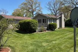 546 Gardenia St SE, Demotte, IN 46310 - Photo 5