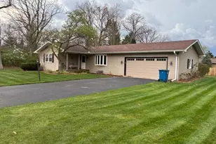 546 Gardenia St SE, Demotte, IN 46310 - Photo 9