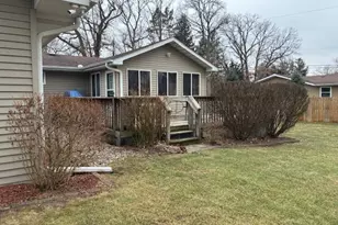 546 Gardenia St SE, Demotte, IN 46310 - Photo 5