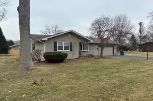 546 Gardenia St SE, Demotte, IN 46310 - Photo 3