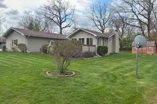 546 Gardenia St SE, Demotte, IN 46310 - Photo 5