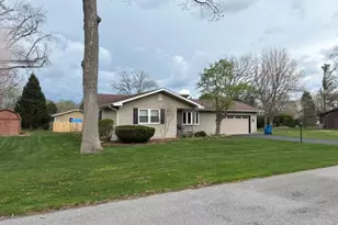 546 Gardenia St SE, Demotte, IN 46310 - Photo 7