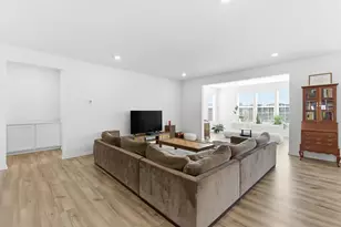 2215 E 109th Pl, Crown Point, IN 46307 - Photo 7