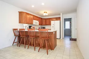 1281 Medlee Dr, Hobart, IN 46342 - Photo 7