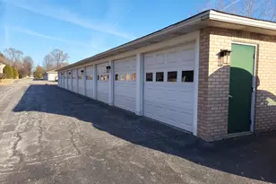 2720 Georgetowne Dr, Highland, IN 46322 - Photo 3