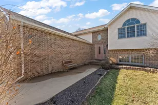 920 Plantation Rd, Valparaiso, IN 46385 - Photo 3