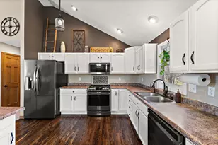 920 Plantation Rd, Valparaiso, IN 46385 - Photo 7